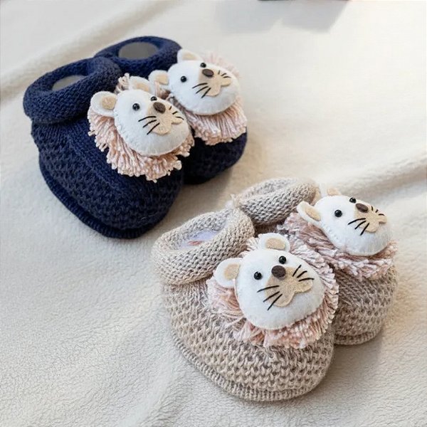 Kit 2 Sapatinhos Bebê de Tricô c/ Aplicação 3D Urso Recém-nascido