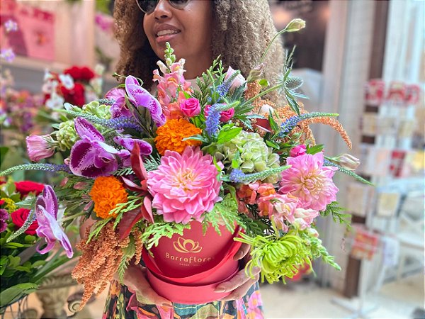 Box Flower Bordô P | Arranjo Exclusivo com Flores Nobres