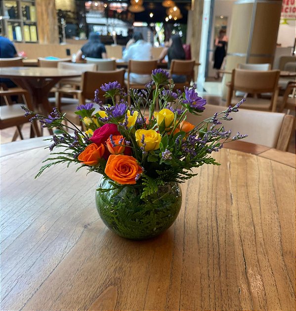Arranjo Pequeno em Vidro | Flores Vibrantes para Decoração