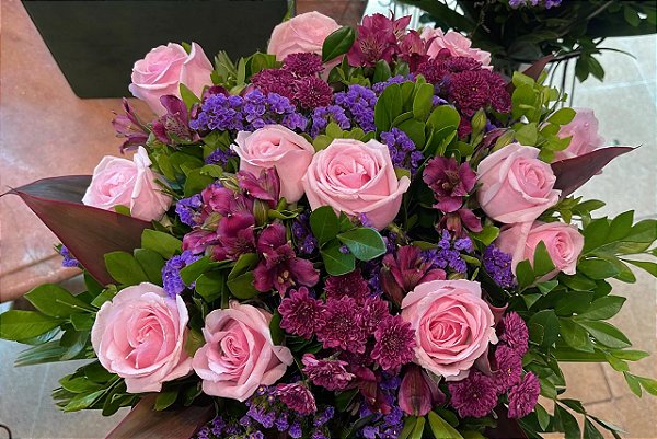 Buquê com 12 Rosas Cor-de-Rosa