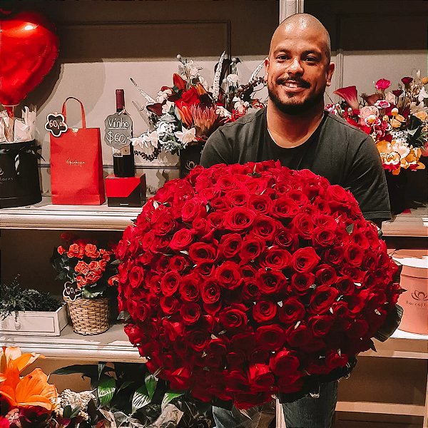 Buque Imperium Rosso – 100 Rosas Colombianas Vermelhas