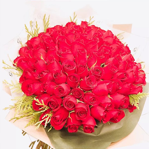 Buquê Alpha com 100 Rosas Vermelhas