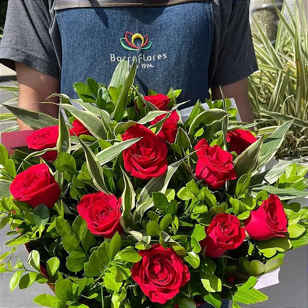 Buquê Amélie Poulain 12 Rosas Vermelhas