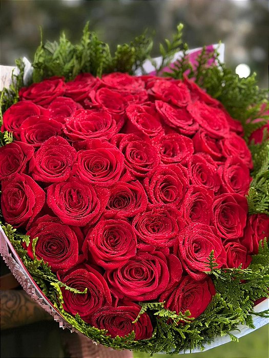 Buquê Impacto Supremo – 40 Rosas Colombianas