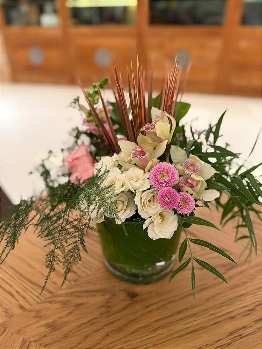 Arranjo Classico Natural em Vaso de Vidro