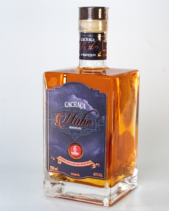 Cachaça Nube: 6 madeiras