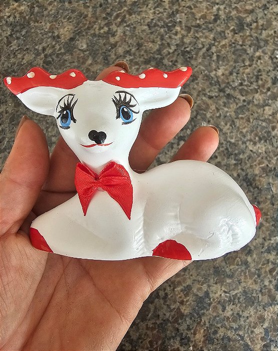 MINI RENA BRANCA VERMELHA DEITADA