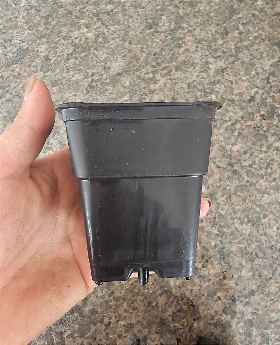 VASO QUADRADO  PRETO 1 UNIDADE POTE 8