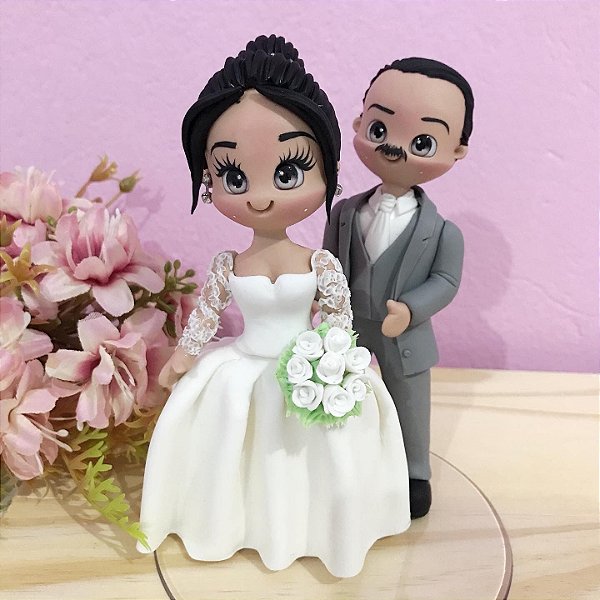 Noivinhos Topo de Bolo 15cm PERSONALIZADO em Biscuit Frente ao Outro Casamento