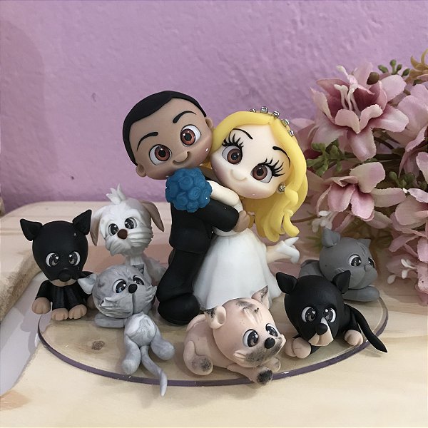 Noivinhos para Topo de Bolo Abraçados + 5 pets 9cm