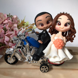 Noivinhos na Moto Harley-Davidson para Topo de Bolo Casamento 9cm