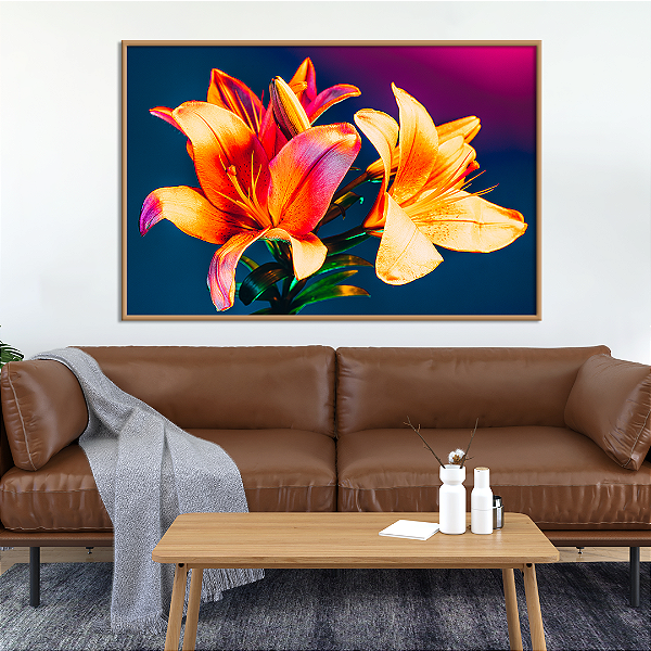 Quadro FineArt Flores de Lírio no Fundo Azul Escuro em Luz Neon
