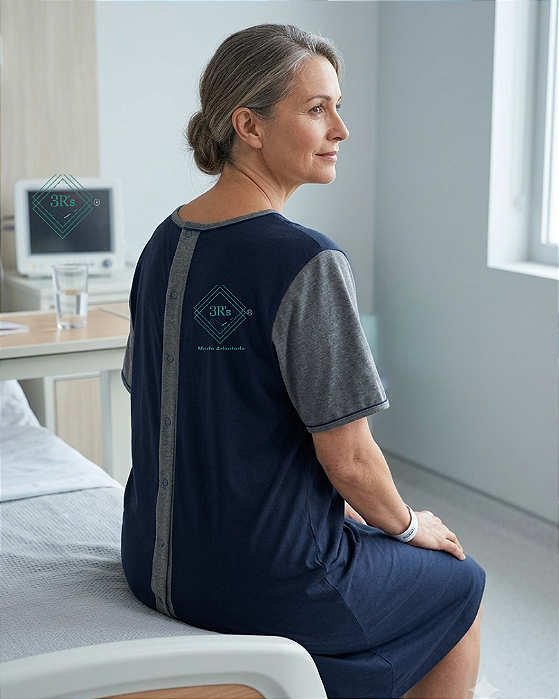 Camisola modelo hospitalar aberta nas costas com mangas