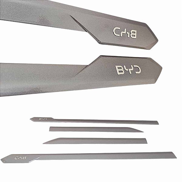 Friso lateral BYD SONG PLUS Cinza Time Grey nome Cromado