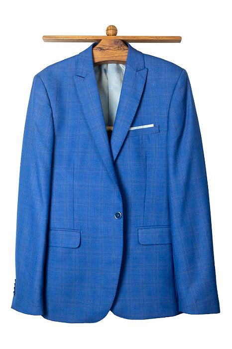 Terno 2 botões 2 aberturas, com peak lapel, Slim Fit - Cor: Azul Claro
