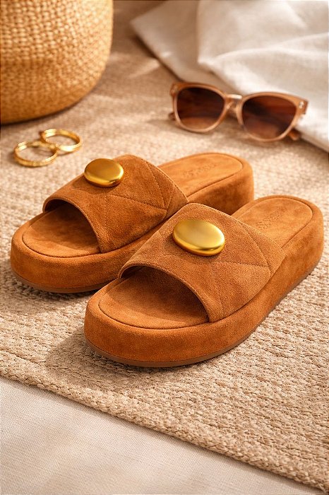 Slide FlatForm Camurça com Detalhe Dourado