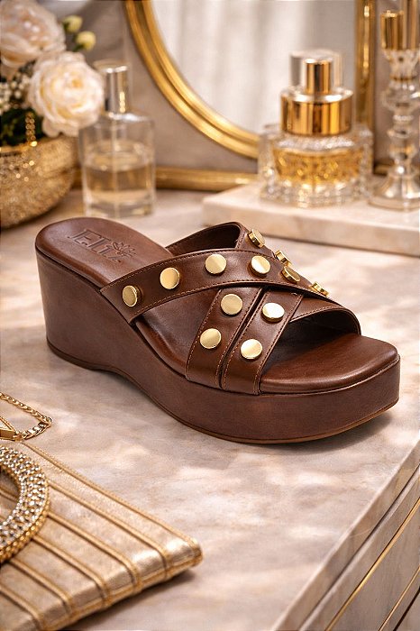 Slide Plataforma Feminino Marrom com Tachas Douradas