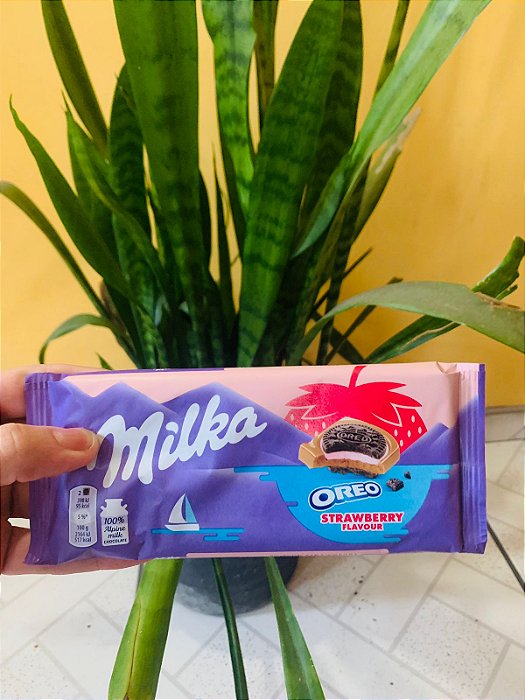 Milka Barra de Chocolate Oreo Sandwich Strawberry 92g