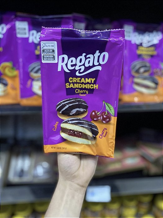 Bolinho Regato Creamy Sandwich Cherry Flavour 165g