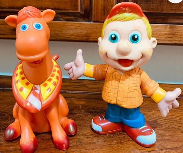 Boneco Julio e Astolfo Vinil e Porco Pelúcia