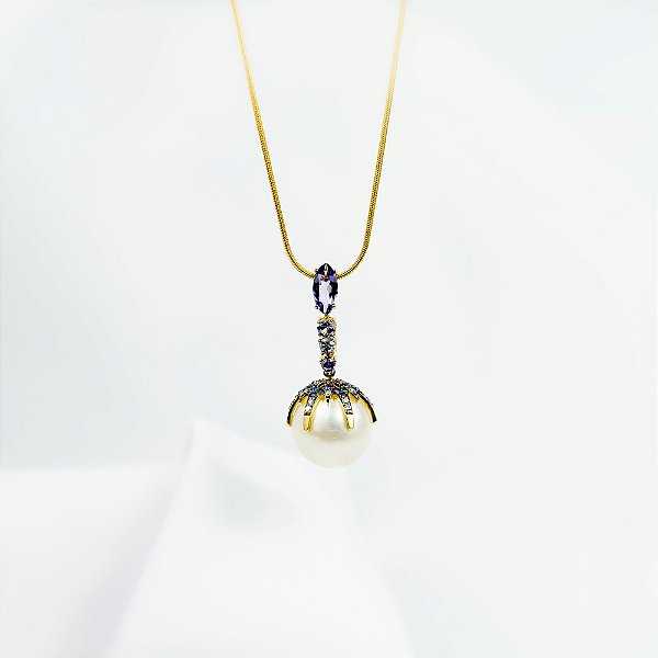 Colar em ouro amarelo com pérola South Sea, safiras, indicolitas, ametista e diamantes