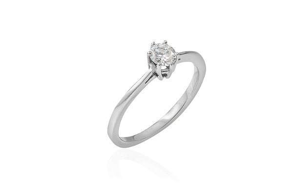 Anel solitário em ouro branco com diamante