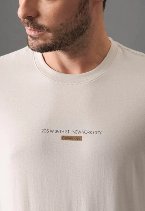 Camiseta Calvin Klein Masculina Address NY Areia