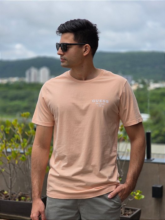 Camiseta Guess Masculina Est 1981 Salmão