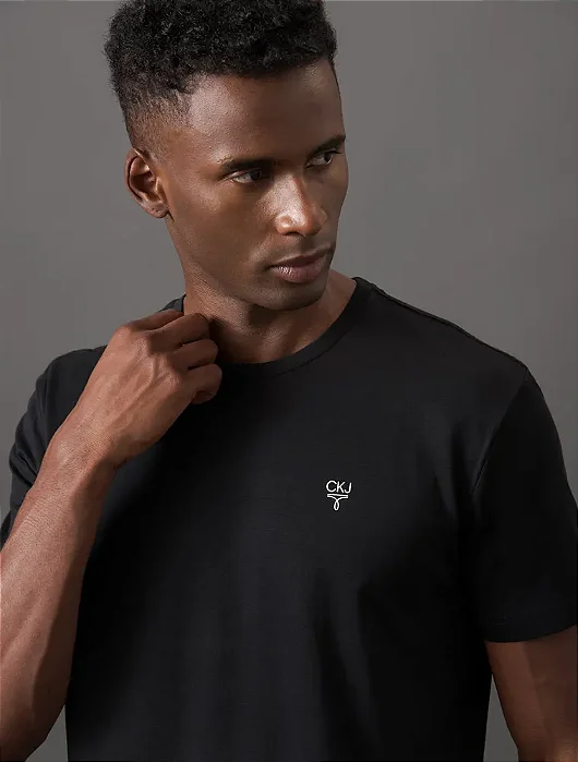 Camiseta Masculina Estampa Ômega No Peito Calvin Klein Jeans Preto