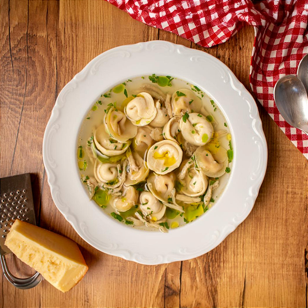 Sopa de Capeletti in Brodo