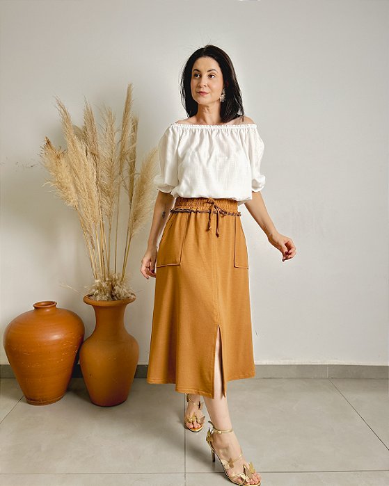 Saia C/ Amarração Fake No Cós, E Detalhes No Avesso, C/ Fenda Frontal E Bolsos Laterais - Slim e Plus Size