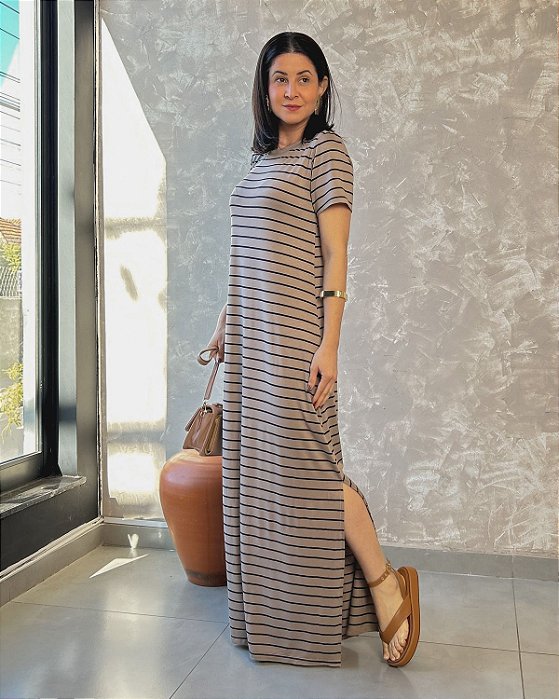 Vestido Longo C/ Manga Curta, Gola Redonda E Fendas Laterais - Slim e Plus Size