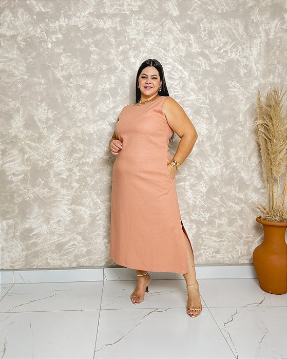 Vestido Midi Com Bolsos E Fendas Laterais C/ Detalhe Em Botão Perolado - Plus Size