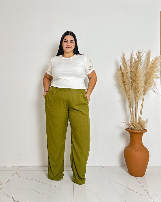 Calça Pantalona Com Pregas Na Frente Elástico e Bolsos Laterais - Plus Size