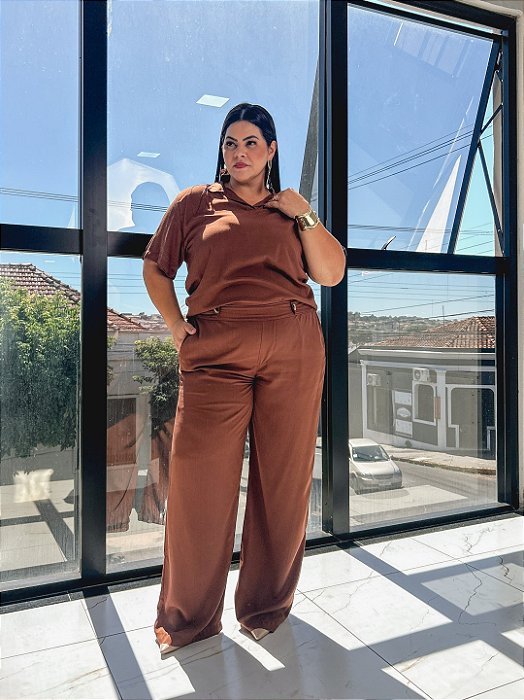 Conjunto: Blusa Manga Média C/ Patô E Gola, Calça Pantalona C/ Bolsos E Cós C/ Botões - Plus Size