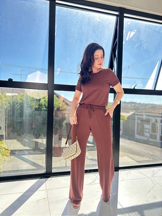 Conjunto: Blusa Baby Manga Curta, Barra Virada, Calça Pantalona - Slim Size