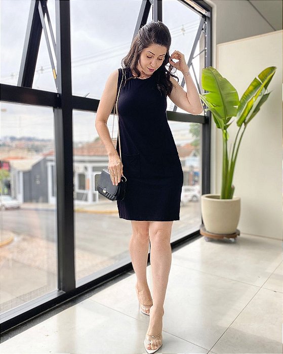 Vestido Com Punho Na Gola E Cava Com Bolsos Frontais - Slim Size