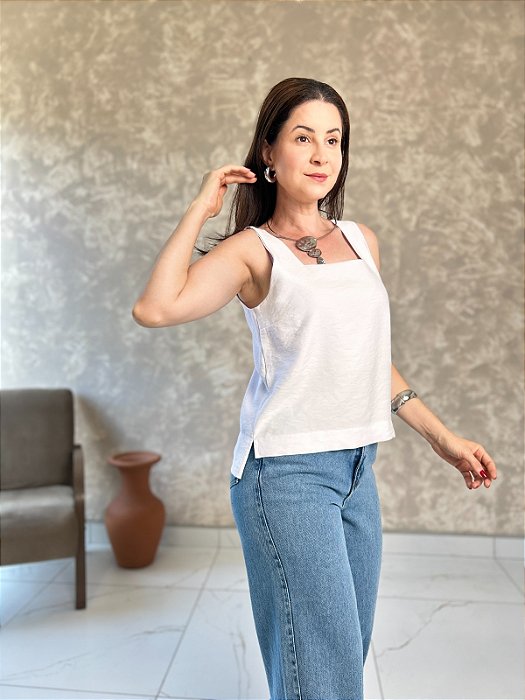 Blusa Decote Quadrado, C/ Pence No Busto Abertura Nas Laterais, Costa Maior E Barra Larga-Slim Size