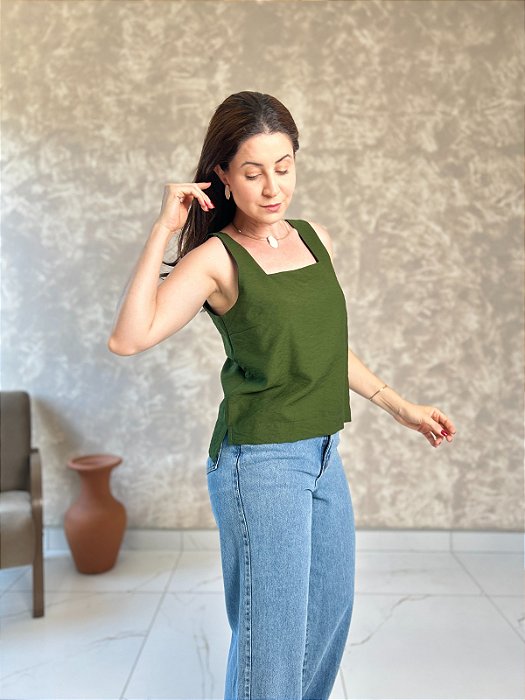 Blusa Decote Quadrado, C/ Pence No Busto Abertura Nas Laterais, Costa Maior E Barra Larga-Plus Size