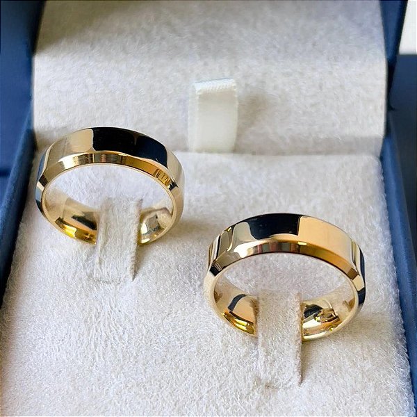 Par de Alianças de Casamento Chanfrada 7mm em Ouro Amarelo 18k 26g