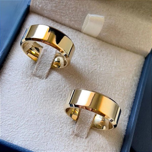 Par de Alianças de Casamento Chanfrada 8mm 29 gramas em Ouro Amarelo 18k