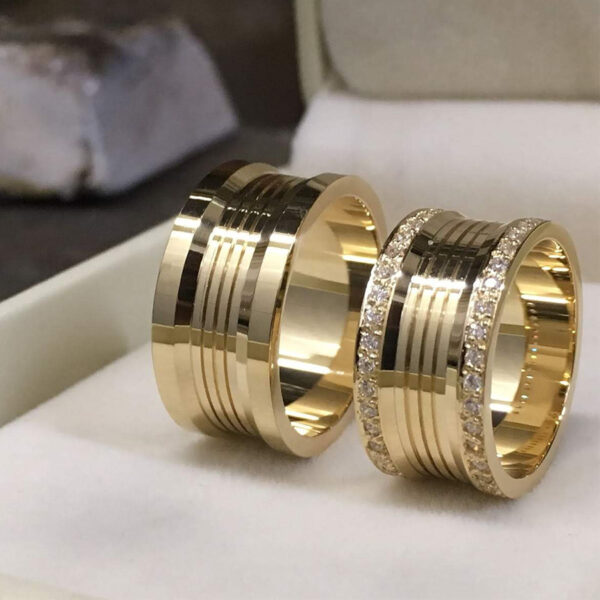 Alianças Ouro 18k 20g 10mm Rebaixada no Centro 3 Riscos