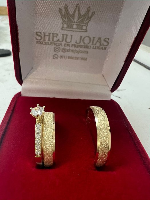 Trio de Alianças Califórnia Reluzente e Anel Solitário em Ouro 18k