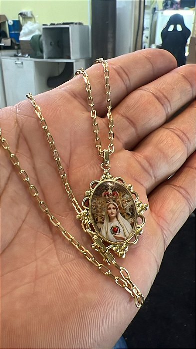 Colar Cartier Ouro 18k com Relicário de Ouro 18k