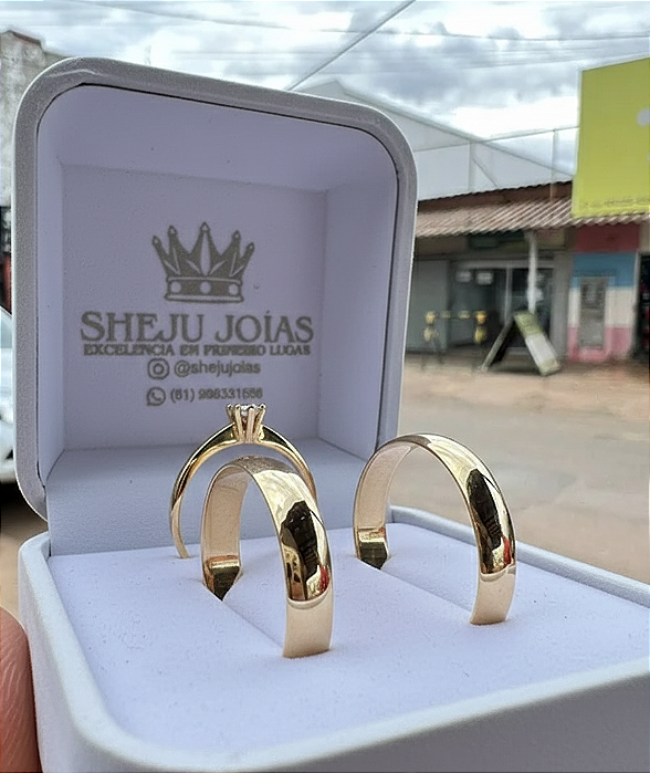 Par de Alianças Ouro 18k 4mm 4 gramas + Anel Solitário Banhado