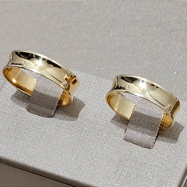 Par de Alianças Kisses em ouro 18K 6.0mm
