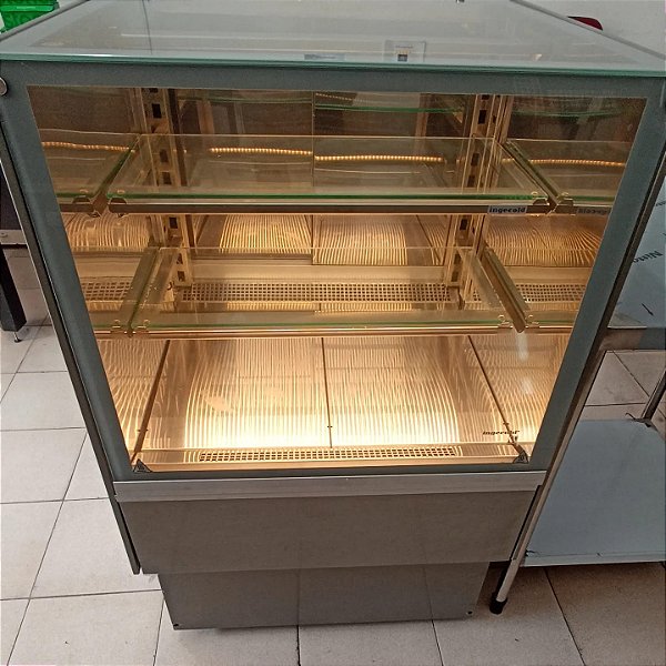 Vitrine ingecold QUENTE semi nova