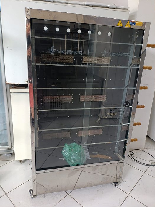 Máquina de frango Para 30 Frangos 6 Espetos Gás Glp  Venâncio Semi nova