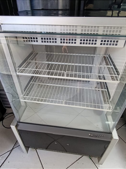 Vitrine Refrigerada Confeitaria 0,74m Linha Aurora GPEA-075 PR Preta Gelopar - Vidro Reto + Iluminação LED SEMI NOVA