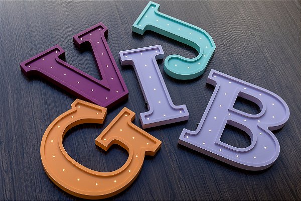 Letra Luminosa em MDF com LED - Decoração Única e Aconchegante